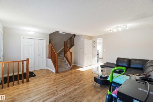 5807 Sutter Pl, Edmonton, AB - Indoor Photo Showing Living Room