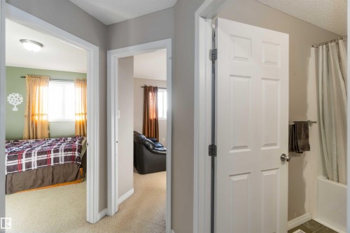 5807 Sutter Pl, Edmonton, AB - Indoor