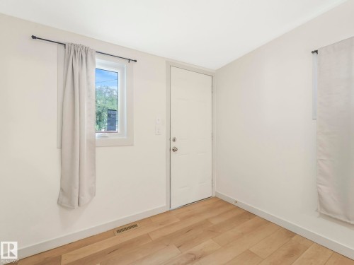 Edmonton, AB - Indoor Photo Showing Other Room