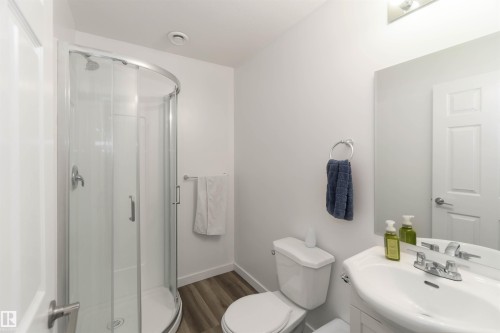 3116 17 Avenue, Edmonton, AB - Indoor Photo Showing Bathroom