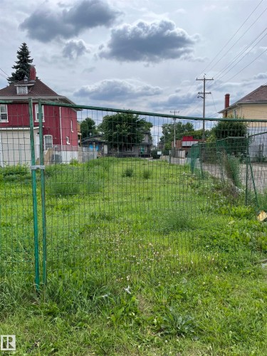 9352 107A Avenue, Edmonton, AB 