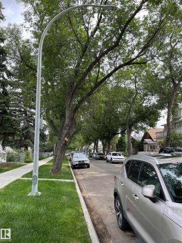 9546 106A Avenue, Edmonton, AB 