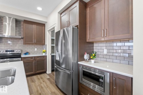 73 Redspur Drive, St. Albert, AB - Indoor Photo Showing Kitchen With Double Sink With Upgraded Kitchen
