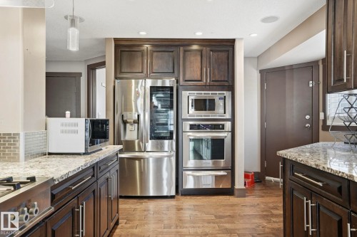 10 Eldorado Drive, St. Albert, AB - Indoor Photo Showing Kitchen With Upgraded Kitchen