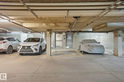 52 13825 155 Avenue, Edmonton, AB - Indoor Photo Showing Garage