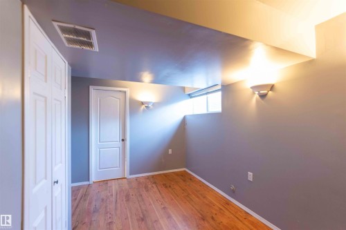 11211 11 Ave Sw, Edmonton, AB - Indoor Photo Showing Other Room