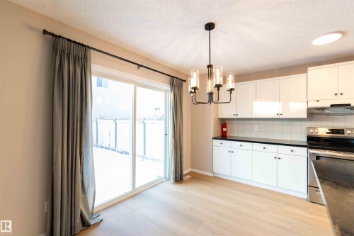 11211 11 Ave Sw, Edmonton, AB - Indoor Photo Showing Kitchen