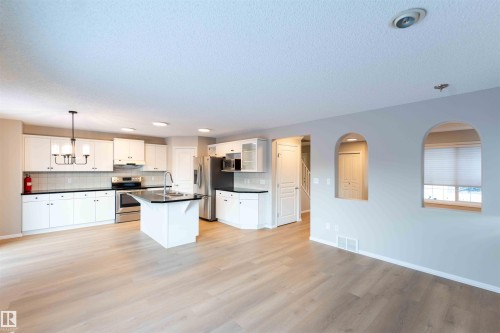 11211 11 Ave Sw, Edmonton, AB - Indoor Photo Showing Kitchen
