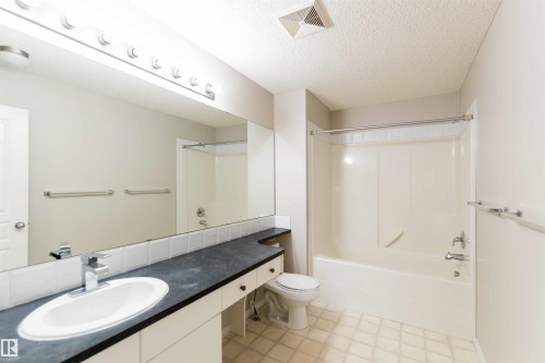 11211 11 Ave Sw, Edmonton, AB - Indoor Photo Showing Bathroom