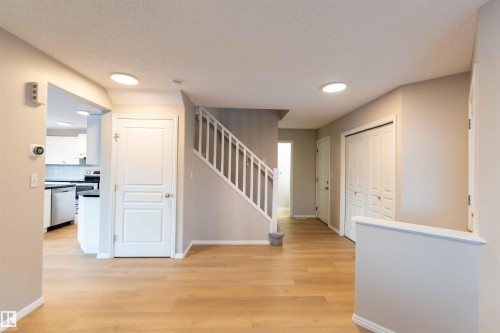 11211 11 Ave Sw, Edmonton, AB - Indoor Photo Showing Other Room