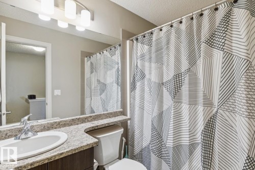 46 5317 3 Avenue, Edmonton, AB - Indoor Photo Showing Bathroom