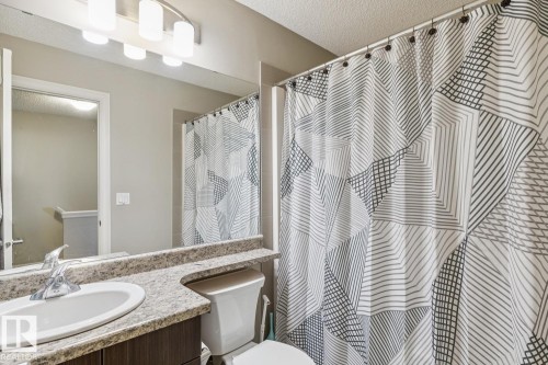 46 5317 3 Avenue, Edmonton, AB - Indoor Photo Showing Bathroom