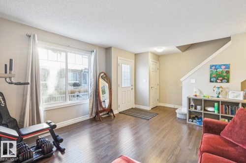 46 5317 3 Avenue, Edmonton, AB - Indoor Photo Showing Living Room