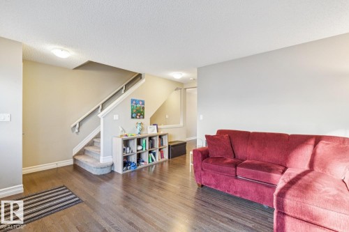 46 5317 3 Avenue, Edmonton, AB - Indoor Photo Showing Living Room
