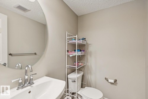 46 5317 3 Avenue, Edmonton, AB - Indoor Photo Showing Bathroom