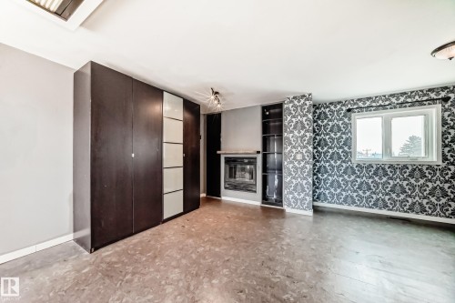 11642 103 Avenue, Edmonton, AB - Indoor With Fireplace