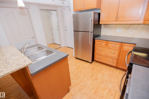 325 7510 89 Street, Edmonton, AB - Indoor Photo Showing Kitchen