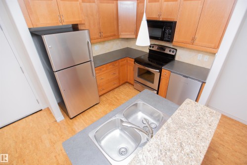 325 7510 89 Street, Edmonton, AB - Indoor Photo Showing Kitchen