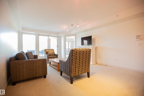 325 7510 89 Street, Edmonton, AB - Indoor Photo Showing Living Room