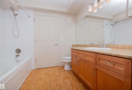 325 7510 89 Street, Edmonton, AB - Indoor Photo Showing Bathroom