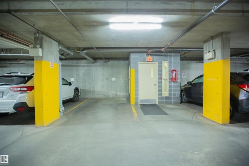 325 7510 89 Street, Edmonton, AB - Indoor Photo Showing Garage