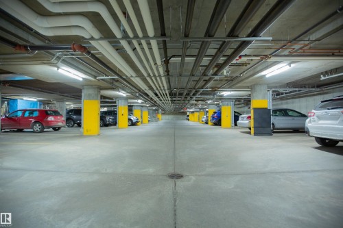 325 7510 89 Street, Edmonton, AB - Indoor Photo Showing Garage