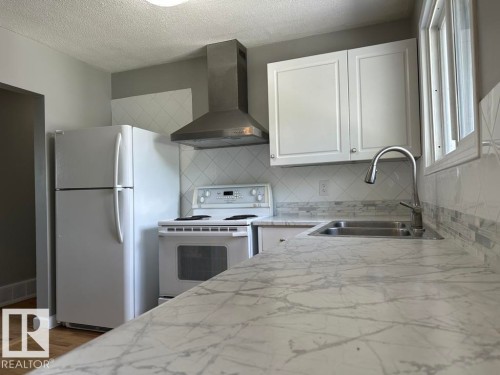 9512/9514 128 Avenue, Edmonton, AB - Indoor Photo Showing Kitchen With Double Sink