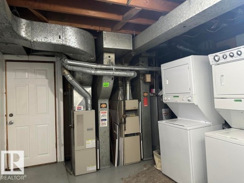 9512/9514 128 Avenue, Edmonton, AB - Indoor Photo Showing Laundry Room