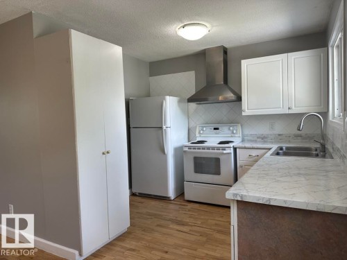 9512/9514 128 Avenue, Edmonton, AB - Indoor Photo Showing Kitchen With Double Sink