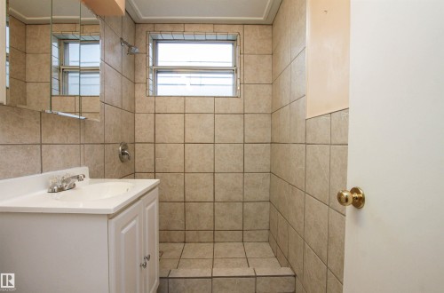 14516 106A Avenue, Edmonton, AB - Indoor Photo Showing Bathroom
