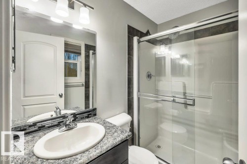 26 12004 22 Avenue, Edmonton, AB - Indoor Photo Showing Bathroom