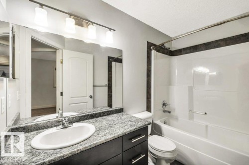 26 12004 22 Avenue, Edmonton, AB - Indoor Photo Showing Bathroom