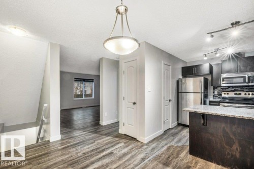 26 12004 22 Avenue, Edmonton, AB - Indoor Photo Showing Kitchen