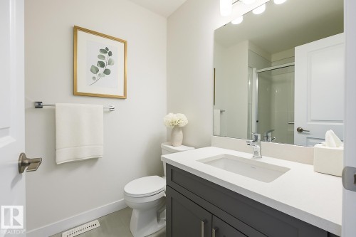 122 Elliott Wynd, Fort Saskatchewan, AB - Indoor Photo Showing Bathroom