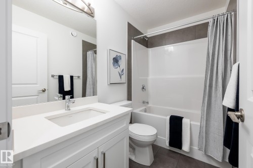 136 Elliott Wynd, Fort Saskatchewan, AB - Indoor Photo Showing Bathroom