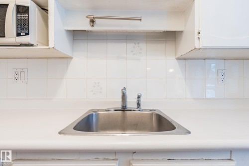 202 11450 40 Avenue, Edmonton, AB - Indoor Photo Showing Kitchen