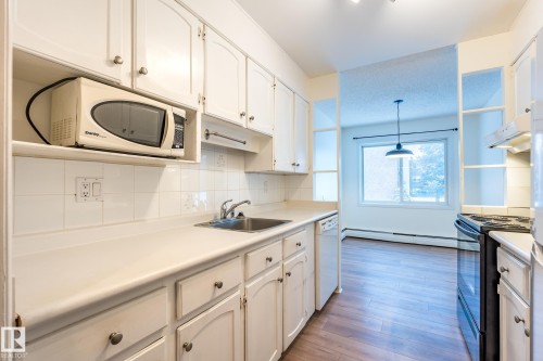 202 11450 40 Avenue, Edmonton, AB - Indoor Photo Showing Kitchen