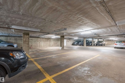 202 11450 40 Avenue, Edmonton, AB - Indoor Photo Showing Garage