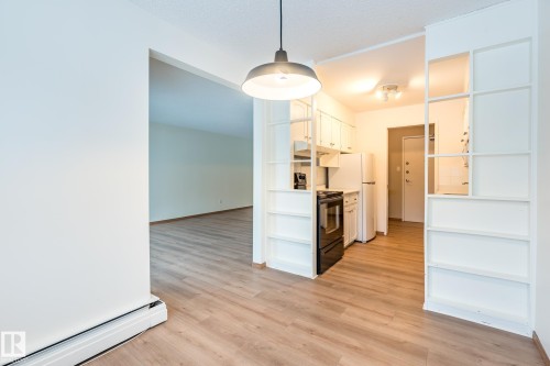 202 11450 40 Avenue, Edmonton, AB - Indoor Photo Showing Kitchen