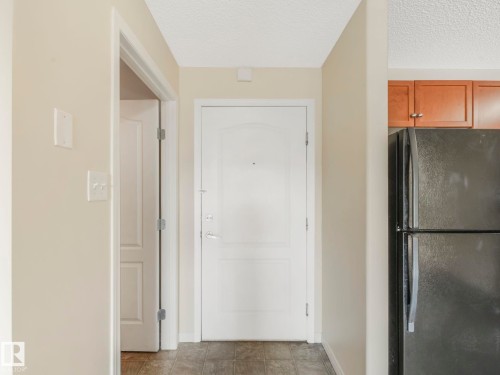 7228 7327 South Terwillegar Drive Nw, Edmonton, AB - Indoor