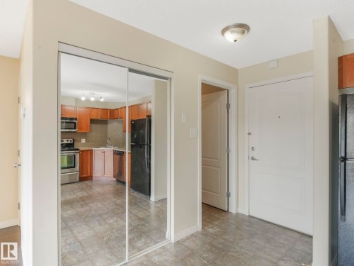 7228 7327 South Terwillegar Drive Nw, Edmonton, AB - Indoor