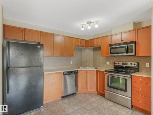 7228 7327 South Terwillegar Drive Nw, Edmonton, AB - Indoor Photo Showing Kitchen With Double Sink