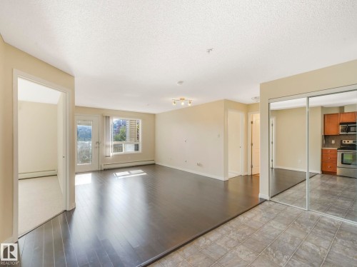 7228 7327 South Terwillegar Drive Nw, Edmonton, AB - Indoor