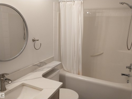 Edmonton, AB - Indoor Photo Showing Bathroom