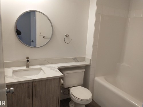 Edmonton, AB - Indoor Photo Showing Bathroom
