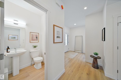 4023 208 Street, Edmonton, AB - Indoor Photo Showing Bathroom