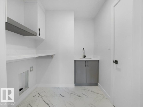 3310 Chickadee Dr, Edmonton, AB - Indoor