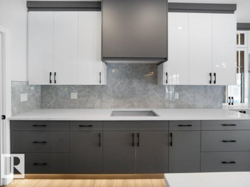 3310 Chickadee Dr, Edmonton, AB - Indoor Photo Showing Kitchen