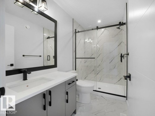 3310 Chickadee Dr, Edmonton, AB - Indoor Photo Showing Bathroom