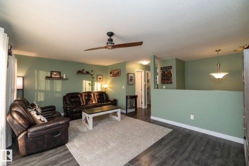 B 10018 99 Street  Morinville, AB T8R 1B3